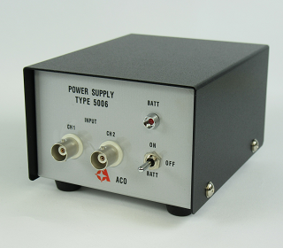 マイクロホン、加速度ピックアップ用電源 TYPE5006シリーズ （20dBアンプ付）